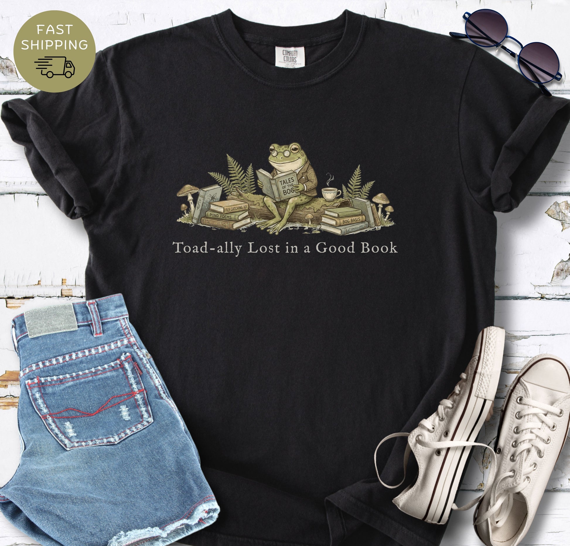 Black book lover shirt with frog reading illustration and cozy book theme
