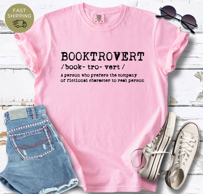 Booktrovert  Definition T-shirt