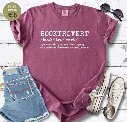 Booktrovert  Definition T-shirt