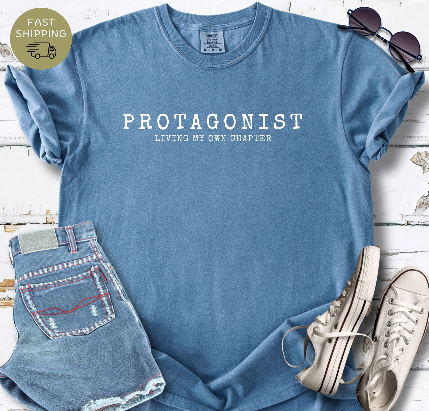 BookTok aesthetic shirt with living my own chapter quote