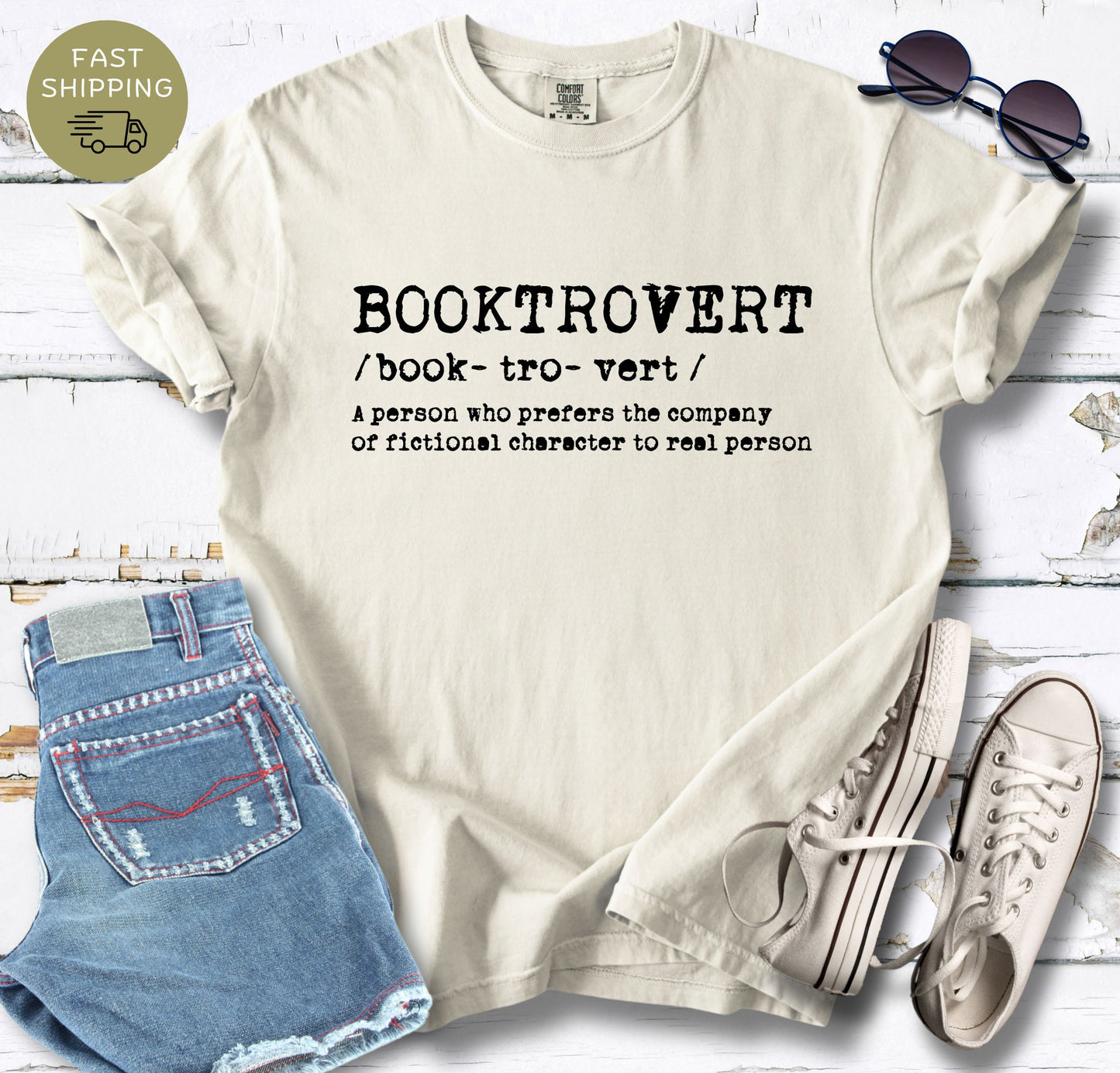 Booktrovert  Definition T-shirt