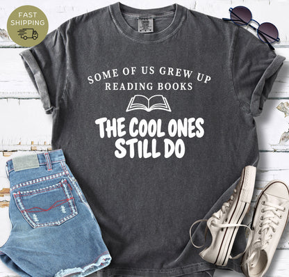BookTok-inspired book lover tee styled with denim shorts, white trainers, and sunglasses.