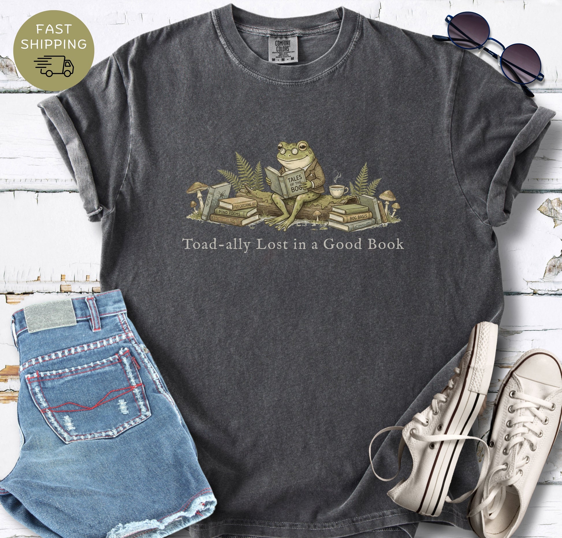 Funny book lover t-shirt with toad pun and reading frog