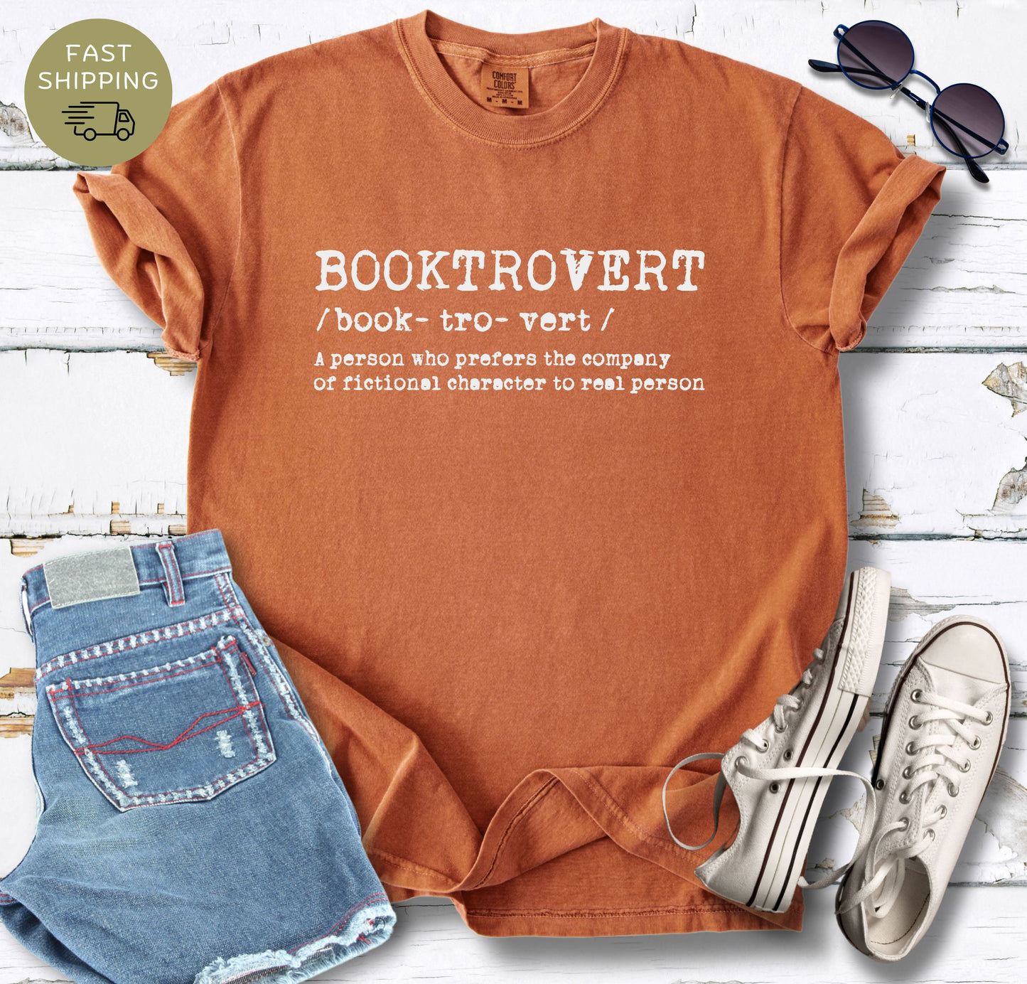 Booktrovert  Definition T-shirt